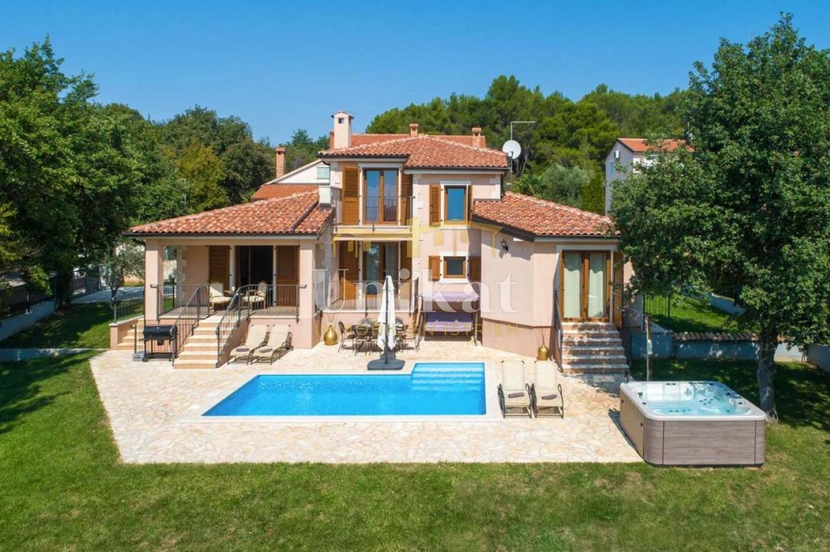 Casa con piscina vicino a Poreč